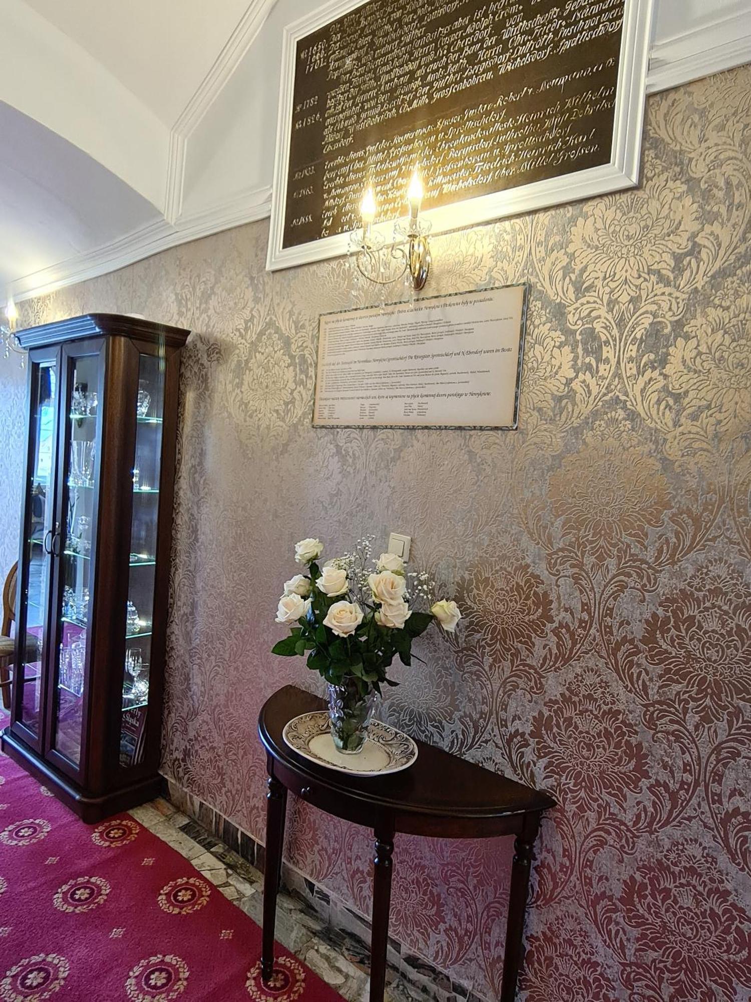 Palac Henrykow Szprotawa エクステリア 写真